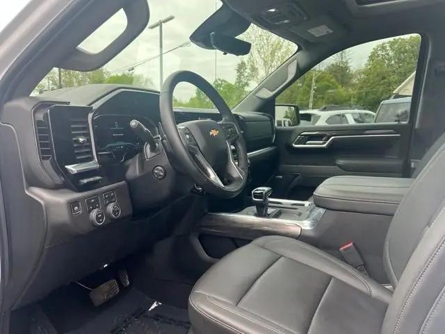 2025 Chevrolet Silverado 1500 4WD Crew Cab Short Bed LTZ