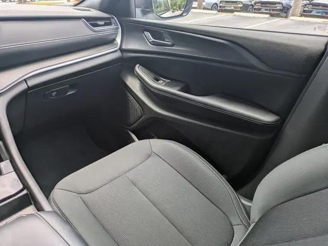 2024 Jeep Grand Cherokee Laredo 4x4