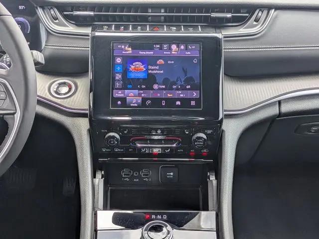 2024 Jeep Grand Cherokee Laredo 4x4