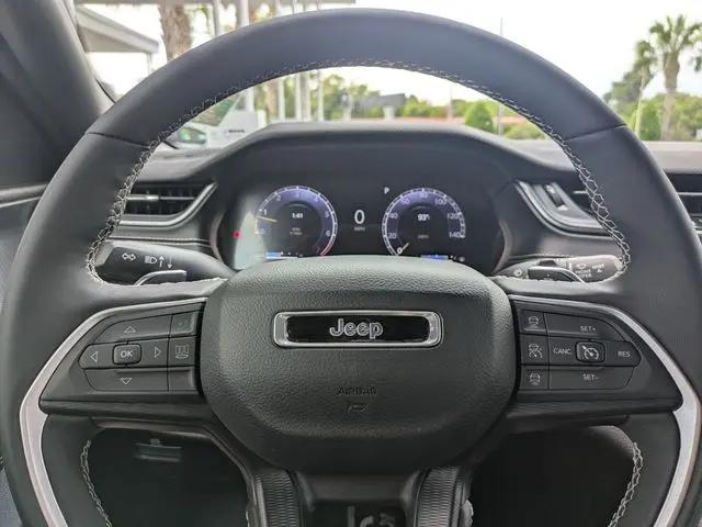 2024 Jeep Grand Cherokee Laredo 4x4