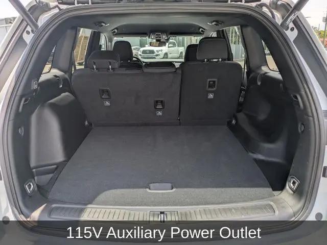 2024 Jeep Grand Cherokee Laredo 4x4