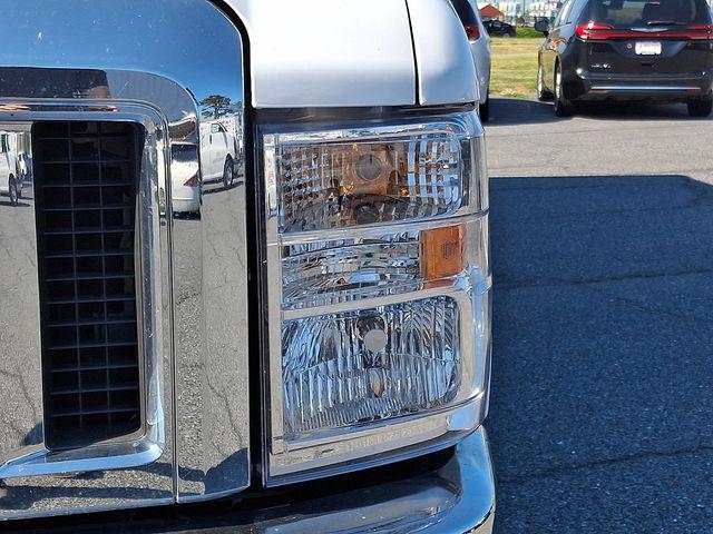 2024 Ford E-450 Cutaway Base