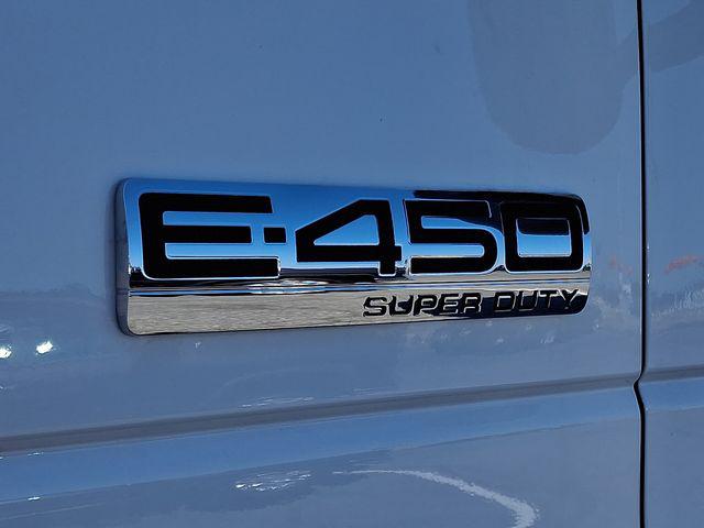 2024 Ford E-450 Cutaway Base
