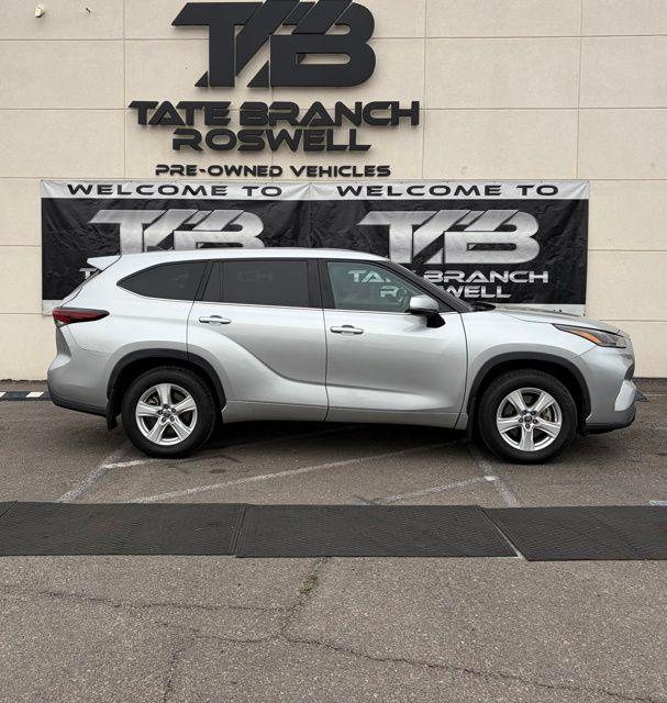 2024 Toyota Highlander LE