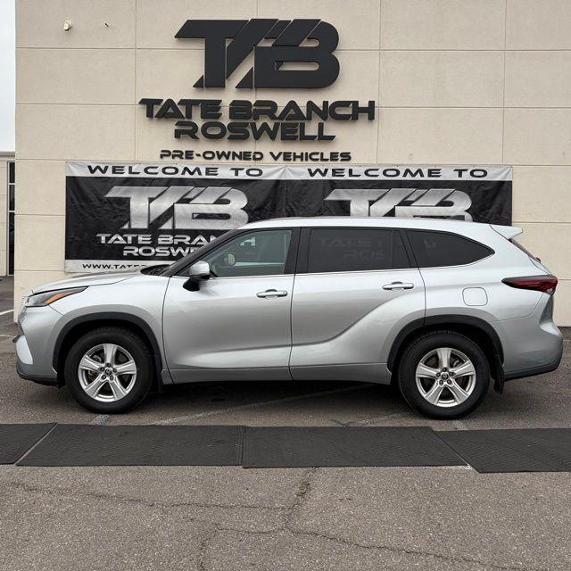 2024 Toyota Highlander LE