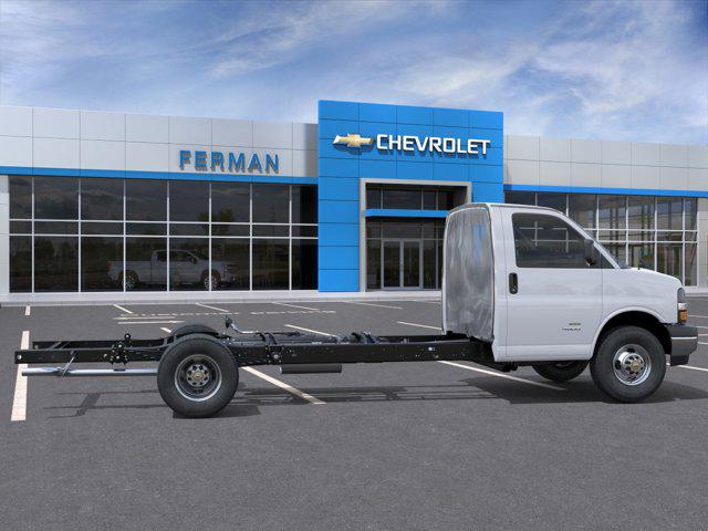 2026 Chevrolet Express Cutaway 4500 Van