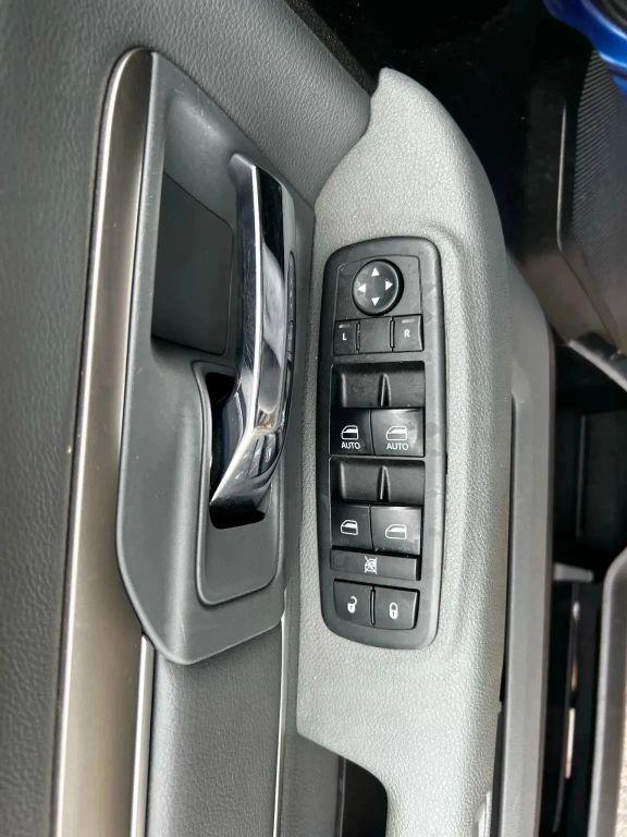 2019 Ram 1500 Classic SLT Crew Cab 4x2 6'4" Box