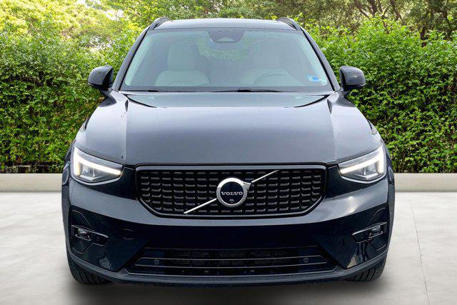 2023 Volvo XC40 B5 Plus Dark Theme