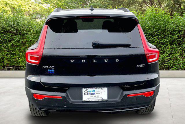 2023 Volvo XC40 B5 Plus Dark Theme