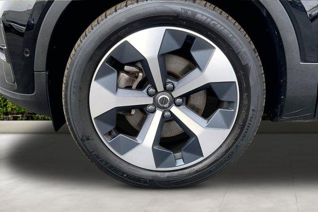 2023 Volvo XC40 B5 Plus Dark Theme