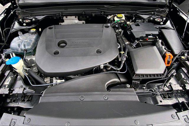 2023 Volvo XC40 B5 Plus Dark Theme