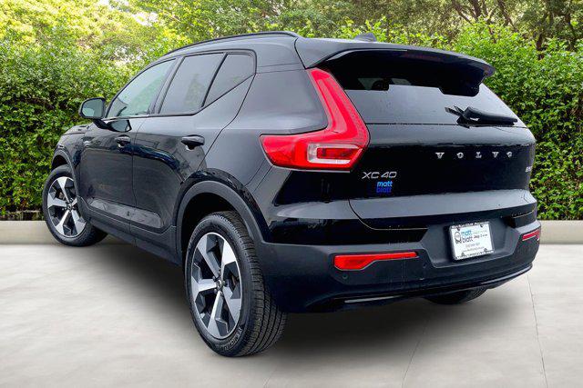 2023 Volvo XC40 B5 Plus Dark Theme