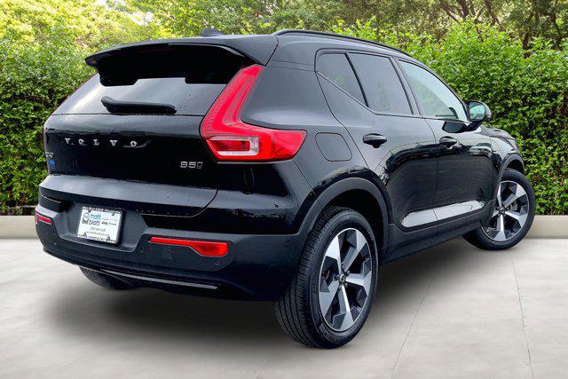 2023 Volvo XC40 B5 Plus Dark Theme