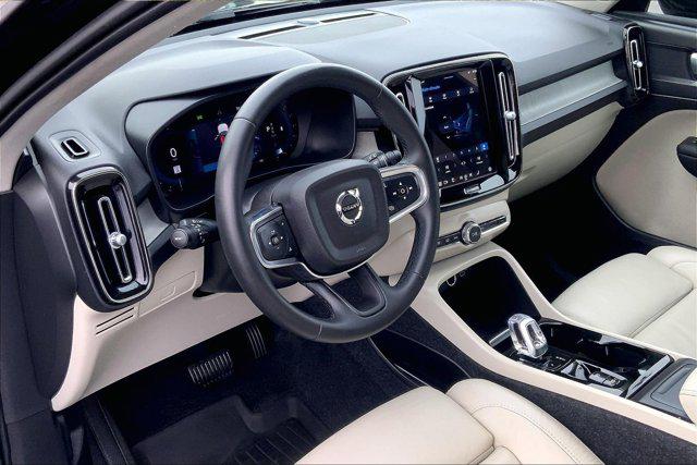 2023 Volvo XC40 B5 Plus Dark Theme