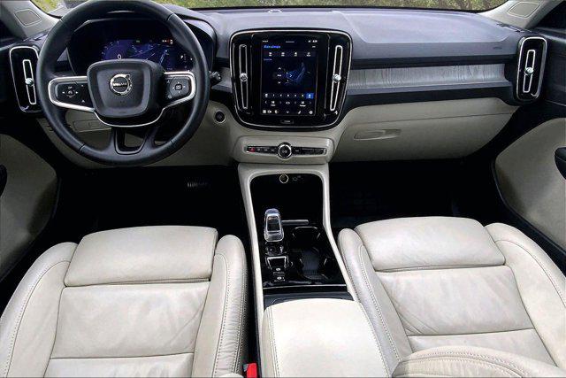 2023 Volvo XC40 B5 Plus Dark Theme