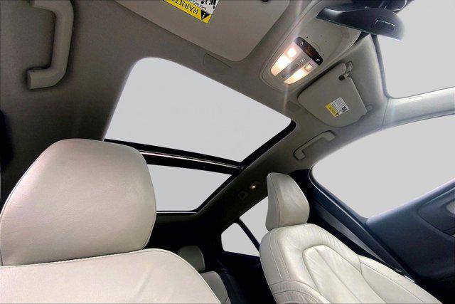 2023 Volvo XC40 B5 Plus Dark Theme