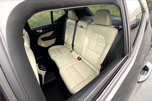 2023 Volvo XC40 B5 Plus Dark Theme