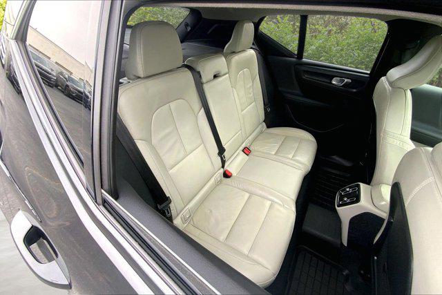 2023 Volvo XC40 B5 Plus Dark Theme