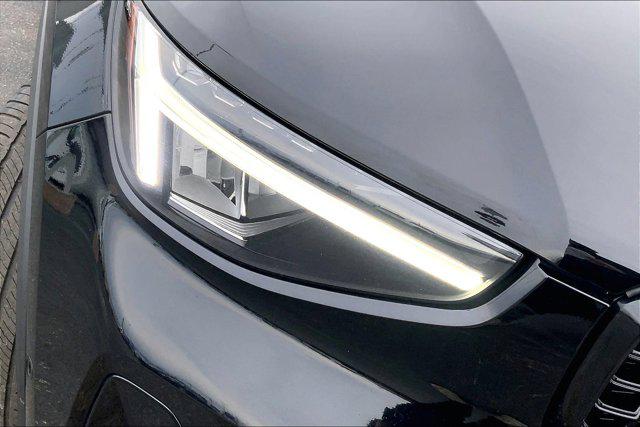 2023 Volvo XC40 B5 Plus Dark Theme