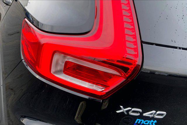 2023 Volvo XC40 B5 Plus Dark Theme