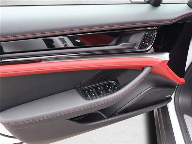 2025 Porsche Panamera 4