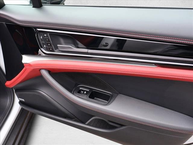 2025 Porsche Panamera 4
