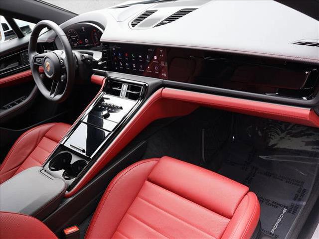 2025 Porsche Panamera 4