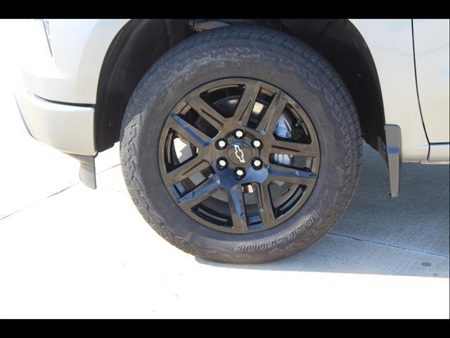 2023 Chevrolet Silverado 1500 4WD Crew Cab Short Bed Custom
