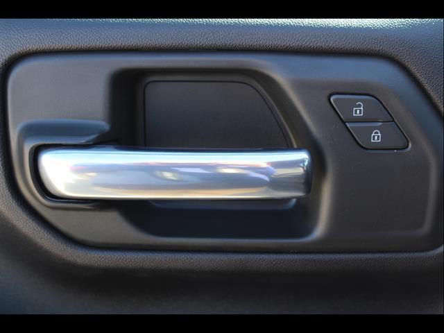 2023 Chevrolet Silverado 1500 4WD Crew Cab Short Bed Custom