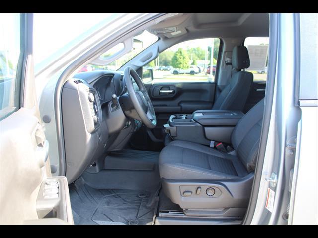 2023 Chevrolet Silverado 1500 4WD Crew Cab Short Bed Custom
