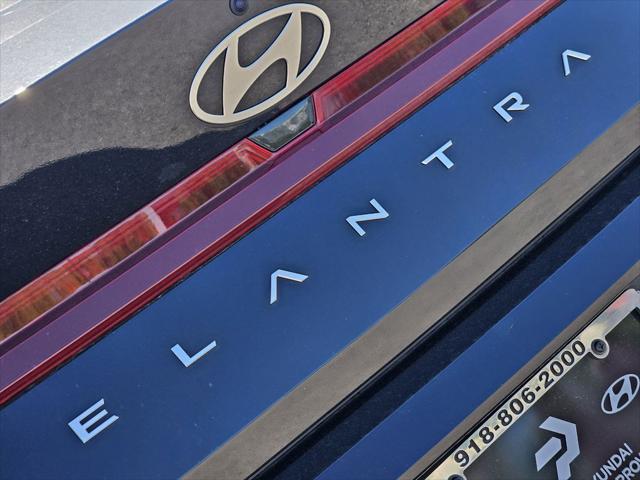 2025 Hyundai Elantra SE