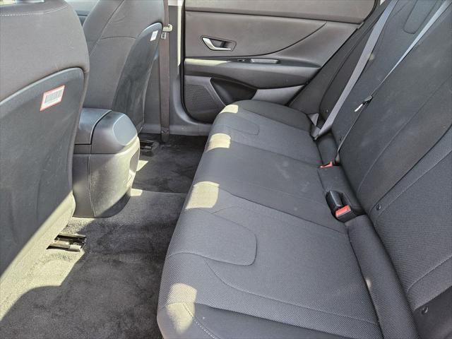 2025 Hyundai Elantra SE