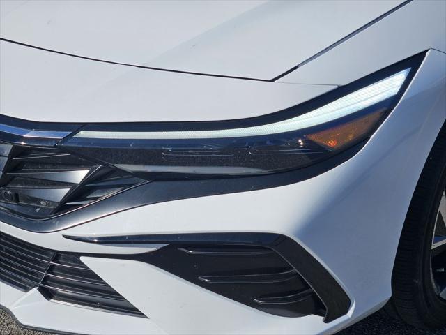 2025 Hyundai Elantra Hybrid Limited