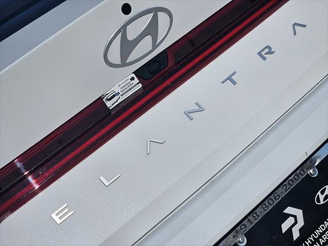 2025 Hyundai Elantra Hybrid Limited
