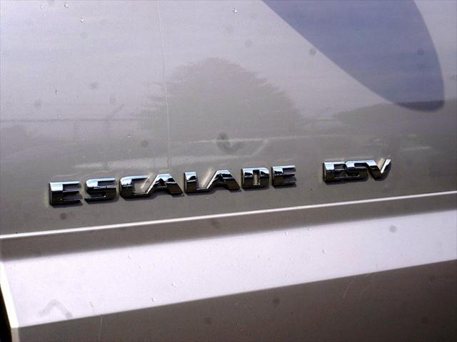 2004 Cadillac Escalade ESV Standard