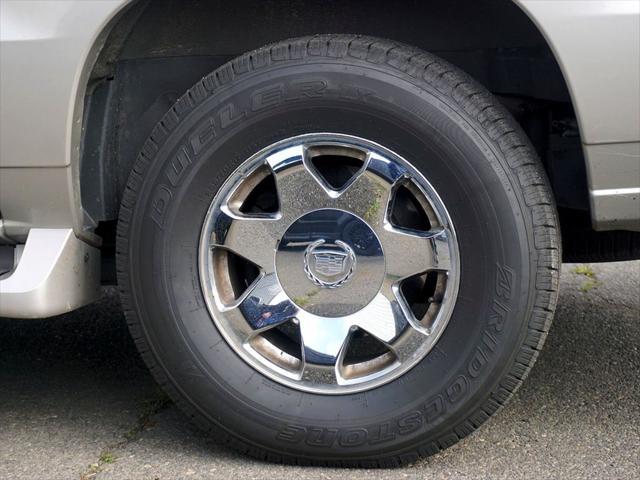 2004 Cadillac Escalade ESV Standard