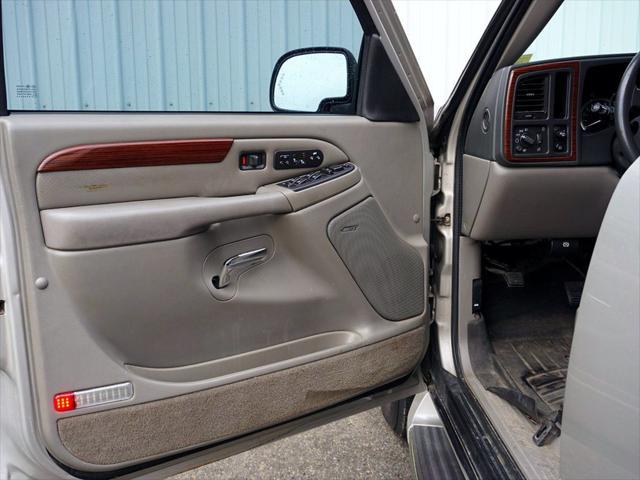 2004 Cadillac Escalade ESV Standard