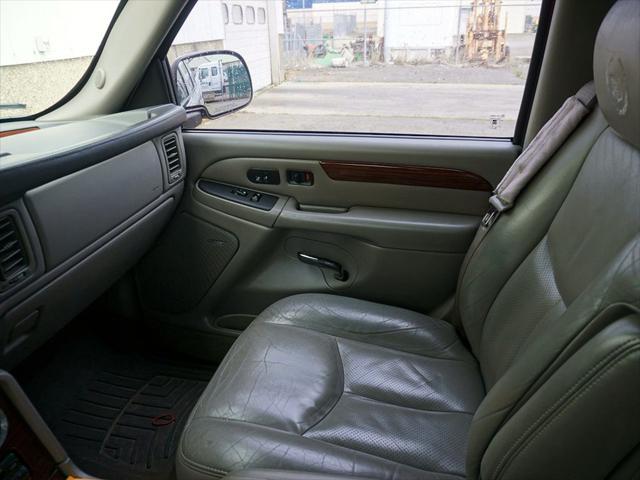 2004 Cadillac Escalade ESV Standard