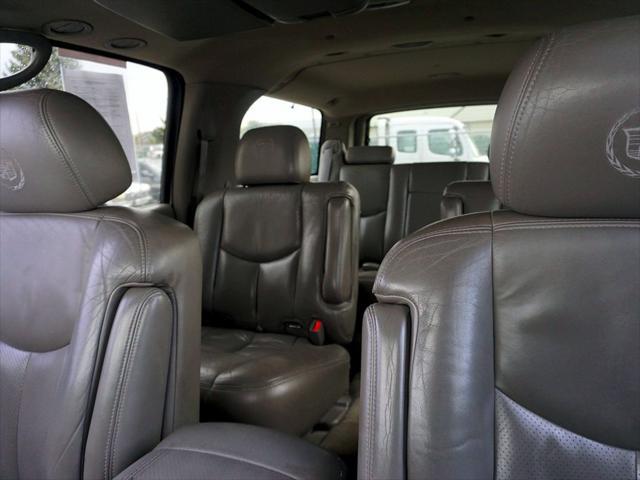 2004 Cadillac Escalade ESV Standard