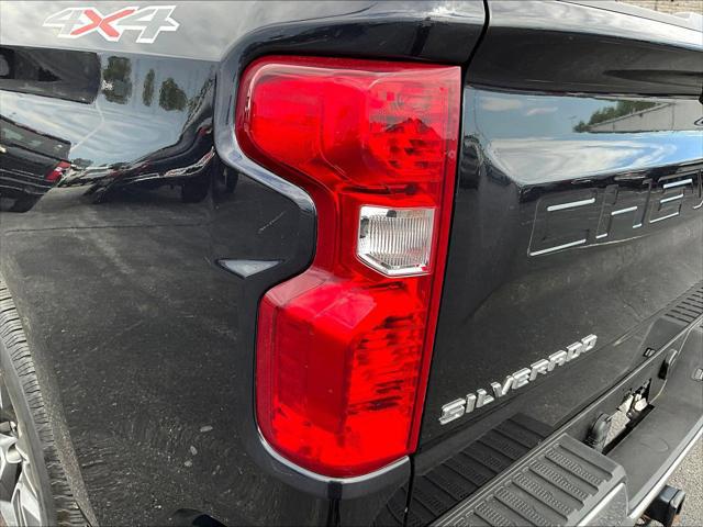 2022 Chevrolet Silverado 1500 4WD Crew Cab Short Bed LT with 2FL