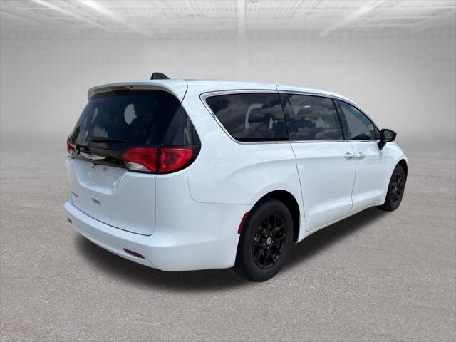 2024 Chrysler Voyager LX