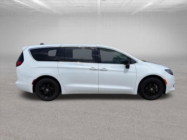 2024 Chrysler Voyager LX