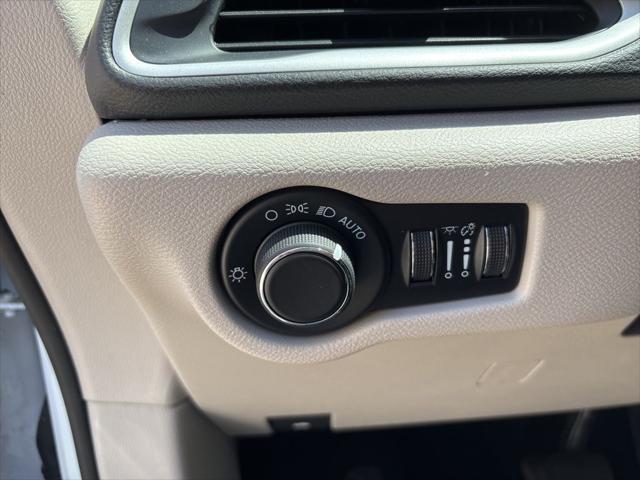 2024 Chrysler Voyager LX
