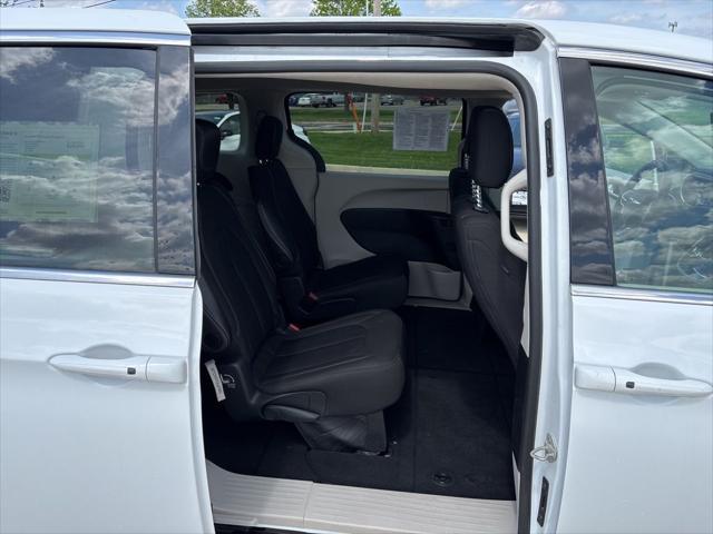 2024 Chrysler Voyager LX
