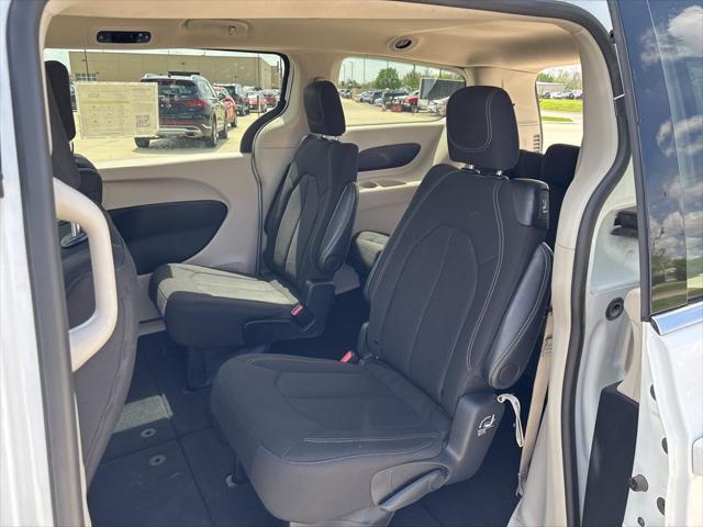 2024 Chrysler Voyager LX