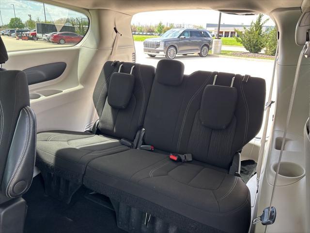 2024 Chrysler Voyager LX