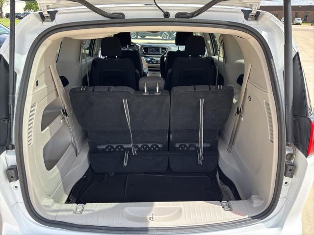 2024 Chrysler Voyager LX