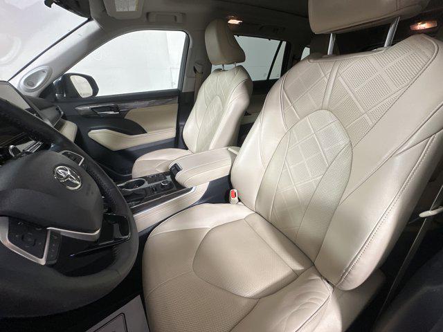 2023 Toyota Highlander Platinum