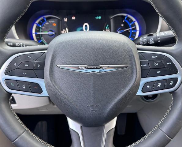 2024 Chrysler Pacifica Hybrid Select