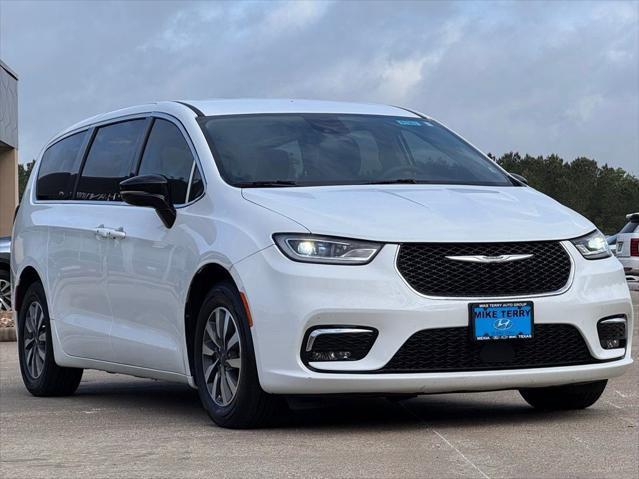2024 Chrysler Pacifica Hybrid Select